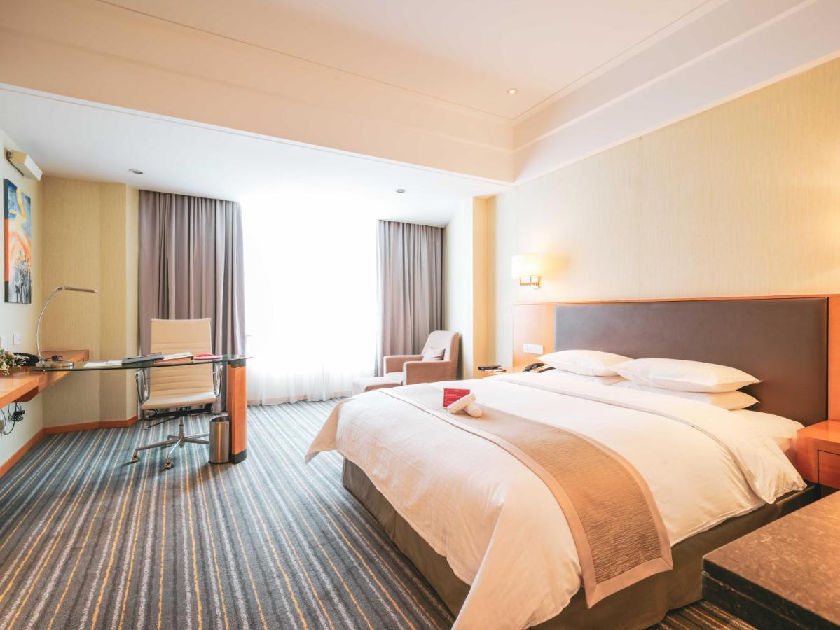 Ramada Plaza Shanghai Pudong Airport - A Journey Starts At The Pvg Airport Экстерьер фото