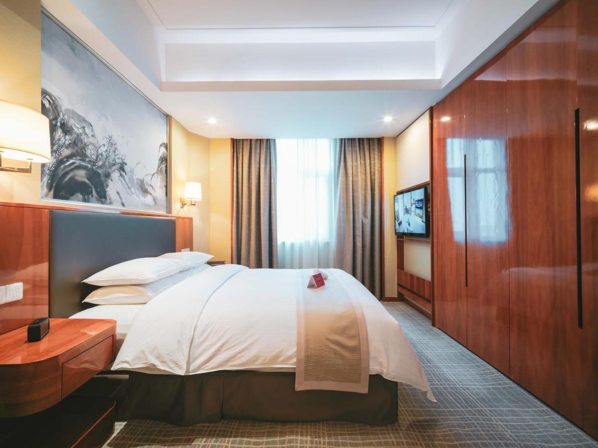 Ramada Plaza Shanghai Pudong Airport - A Journey Starts At The Pvg Airport Экстерьер фото