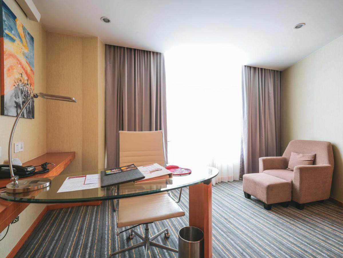 Ramada Plaza Shanghai Pudong Airport - A Journey Starts At The Pvg Airport Экстерьер фото