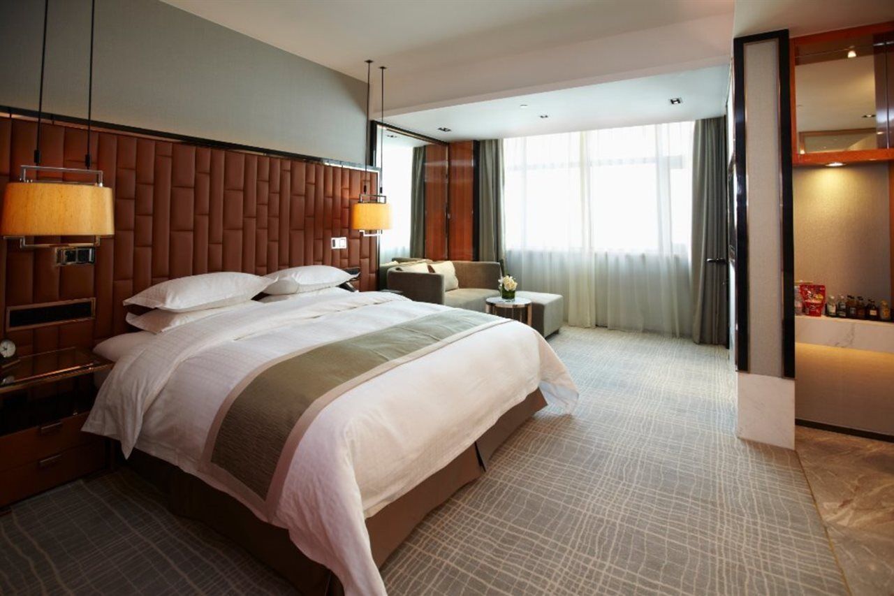 Ramada Plaza Shanghai Pudong Airport - A Journey Starts At The Pvg Airport Экстерьер фото